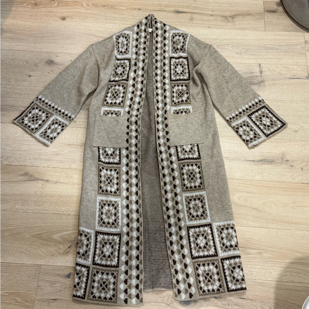 Elegant Beige Geometric Cardigan